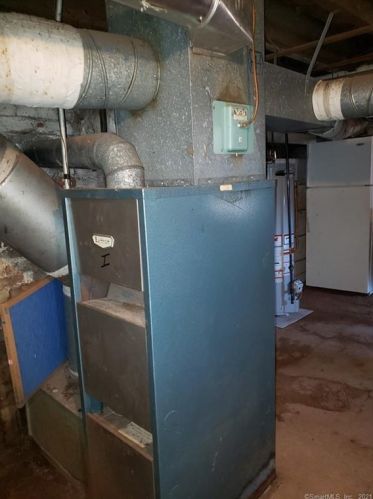 449 Stanley St, New Britain CT 06053-2440 exterior