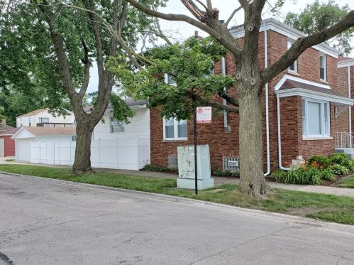 8733 East End Ave, Chicago IL  60617-2734 exterior