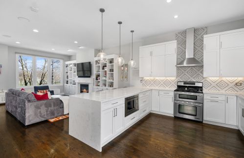 4030 Clark St, Chicago IL 60613-1302 exterior