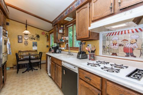 8632 Bottsford Ave, Milwaukee WI 53228-2838 exterior