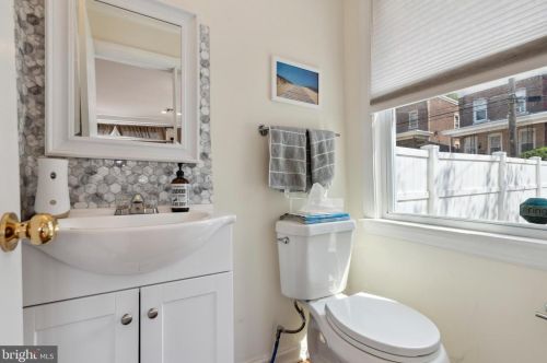 312 Krams Ave, Philadelphia PA 19128-4733 exterior