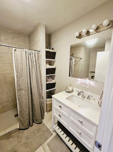 7 Holt St, Pittsburgh PA 15203-2450 exterior