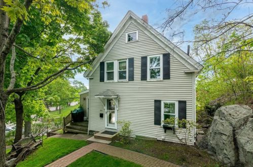 915 Washington St, Canton, MA 02021-2117