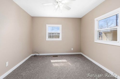 1340 Hollywood St, Grand Rapids MI 49505-3842 exterior