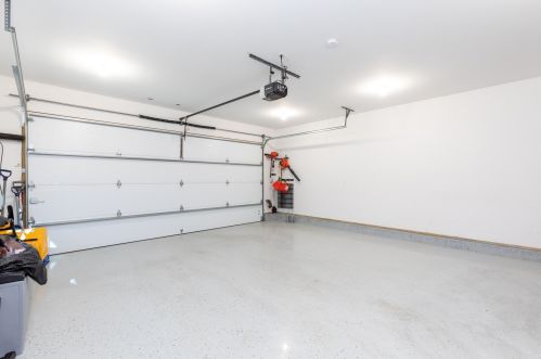 48 Collins St, Seabrook NH 03874-4603 exterior