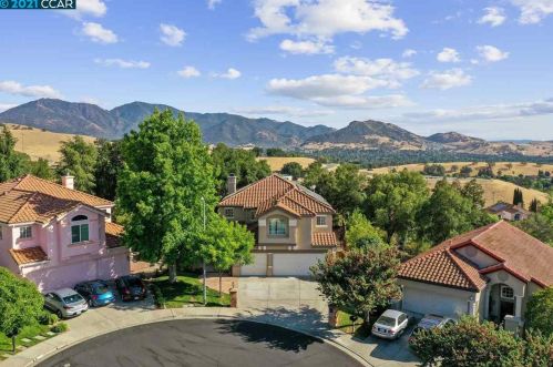 2055 Bluerock Ct, Concord, CA 94521-1672