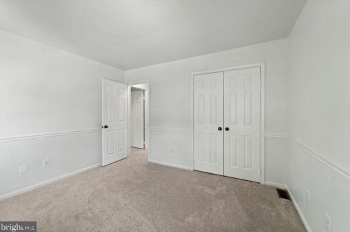 5307 Gln Grn Ct, Alexandria VA 22315-4230 exterior