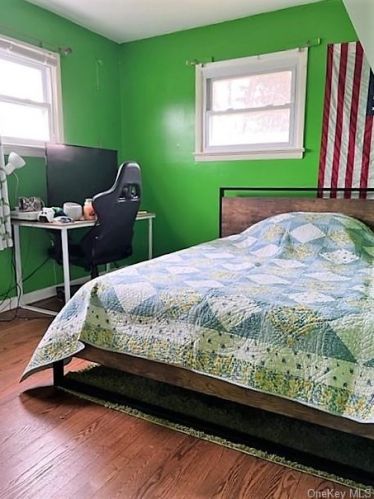 2 Euclid Ave, Middletown NY 10940-6824 exterior