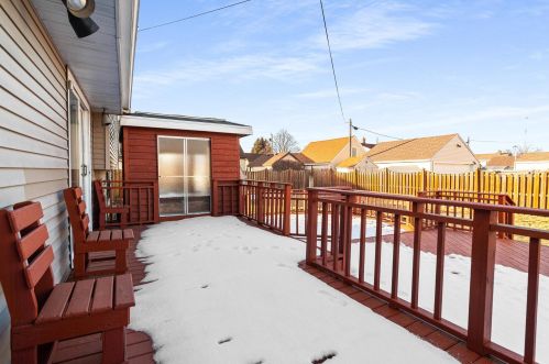 2004 Division St, Manitowoc WI 54220-6029 exterior