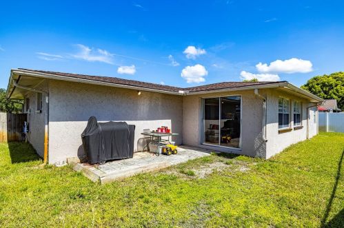 8914 Catalina Dr, Port Richey FL exterior