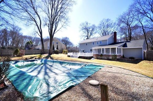 31 Holly Cir, Windsor, CT 06095-1851