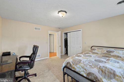 381 Thornhill Dr, Hanover PA  17331-7976 exterior