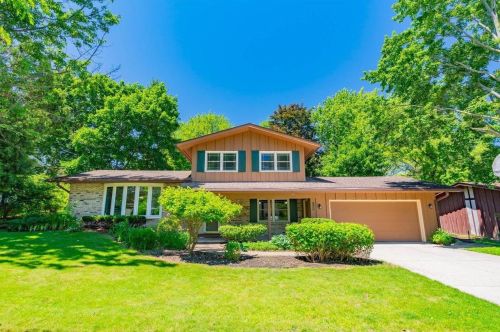 322 Cheyenne Trl, Madison WI  53705-4703 exterior