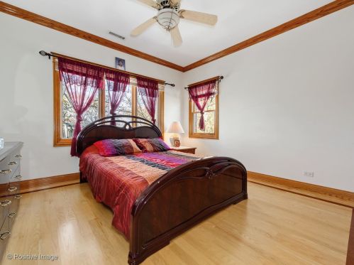 837 Linden Ave, Elmhurst IL 60126-4538 exterior