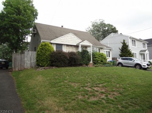 104 Schuyler Dr, Edison NJ  08817-3560 exterior
