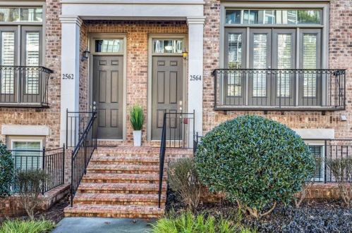 2564 Crescent Park Ct, Atlanta, GA 30339-6027