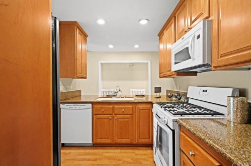 537 Candlewood St, Brea CA 92821-3619 exterior