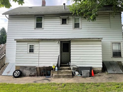 22 8 St, Derby CT 06418-1206 exterior