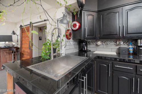 8109 28 Ave, Phoenix AZ 85009-5042 exterior