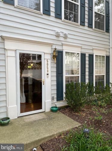 5058 Donovan Dr, Alexandria VA  22304-8628 exterior