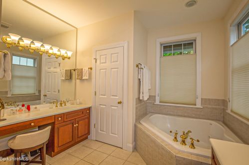 47 Fairwynds Dr, Lenox MA 01240-2729 exterior