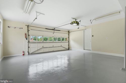 7701 Midday Ln, Alexandria VA 22306-2522 exterior