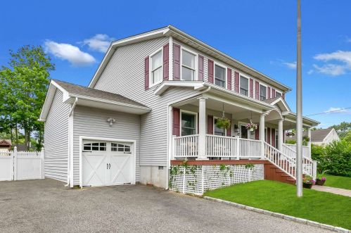 409 Main St, Babylon, NY 11702-3006