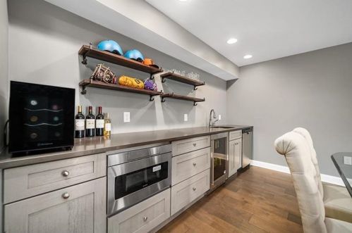 216 Overlook Dr, Pittsburgh PA 15216-1545 exterior