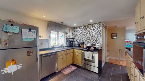 171 Village St, Concord NH 03303-4520 exterior