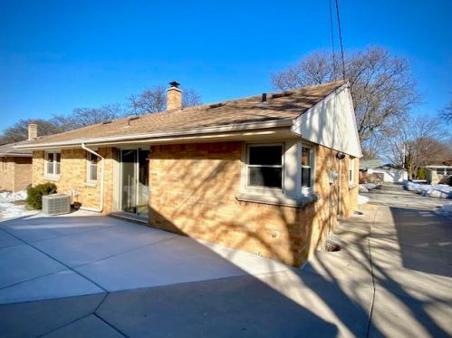 2551 89, Milwaukee WI 53226-1805 exterior