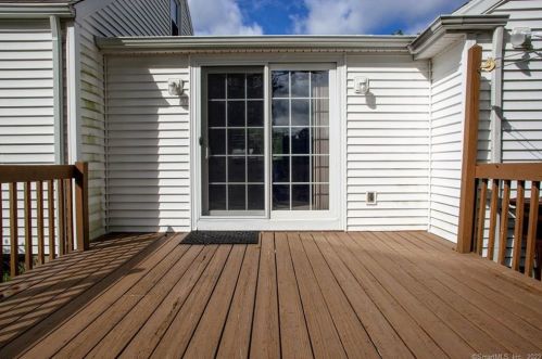 5 Litchfield Dr, Enfield CT 06082-5807 exterior