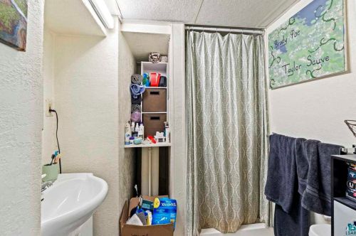 1725 1 St, Duluth MN 55806-2144 exterior