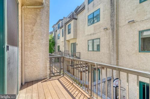 2518 Delancey St, Philadelphia PA 19103-6409 exterior