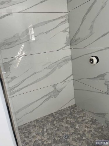 323 Crestview Pl, Teaneck NJ 07666-3204 exterior