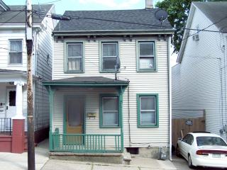 14 Heckman St, Delaware Park, NJ 08865-2923