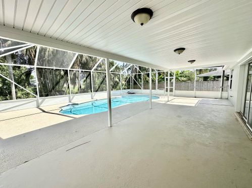 1985 Leafy Rd, Fort Pierce FL 34953-1328 exterior