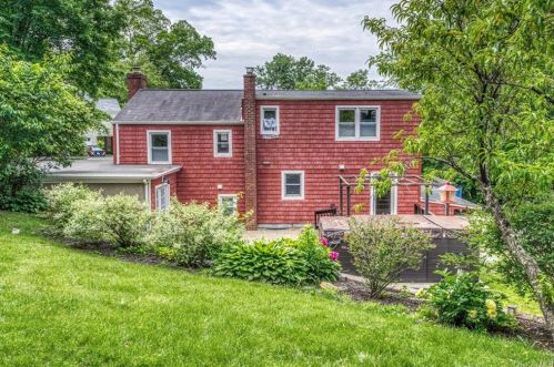 41 Pamela Ln, Valhalla, NY 10595-1423