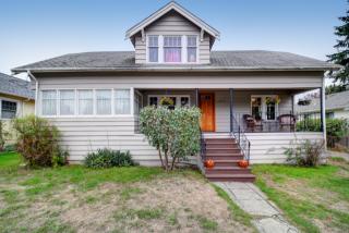 8714 17 Ave, Seattle WA  98117-3505 exterior