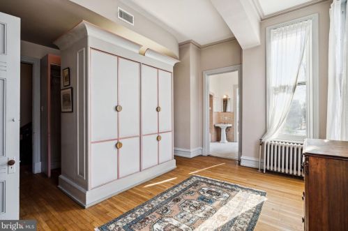 2322 Delancey Pl, Philadelphia PA 19103-6407 exterior