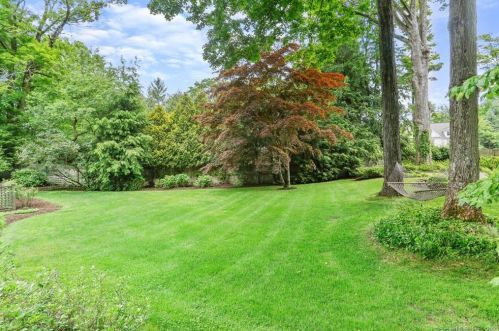 10 Hockanum Rd, Westport CT 06880-2121 exterior