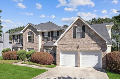 1560 Rogers Crossing Dr, Lithonia GA  30058-7005 exterior