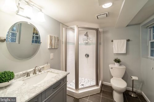 205 Commonwealth Ave, Alexandria VA 22305-2829 exterior