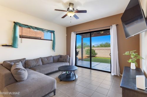 8770 Perry Park Cir, Tucson AZ  85730-1302 exterior