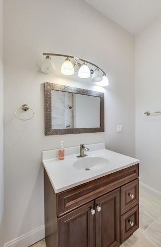 8740 Escanaba Ave, Chicago IL  60617-3115 exterior