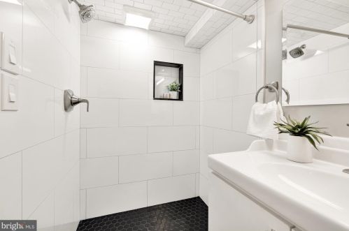 415 10 St, Washington DC 20003-2133 exterior