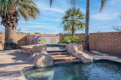 4305 Avenida Del Cazador, Tucson AZ  85718-7065 exterior