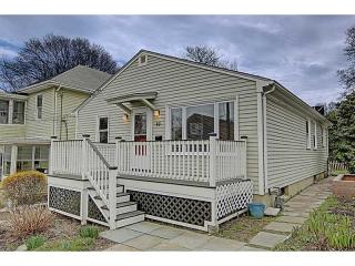 49 12th St, Providence, RI 02906-2924