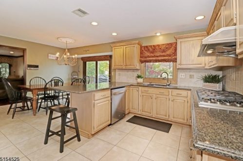 14 Marlin Dr, Whippany NJ exterior