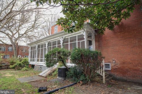 422 Peyton St, Alexandria, VA 22314-2004