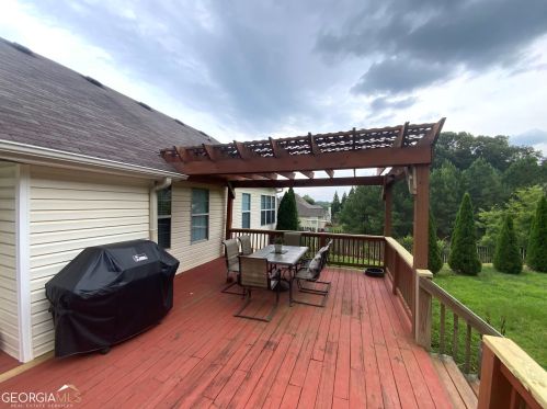 8080 Ivyshaw Dr, Gainesville GA 30506-8017 exterior